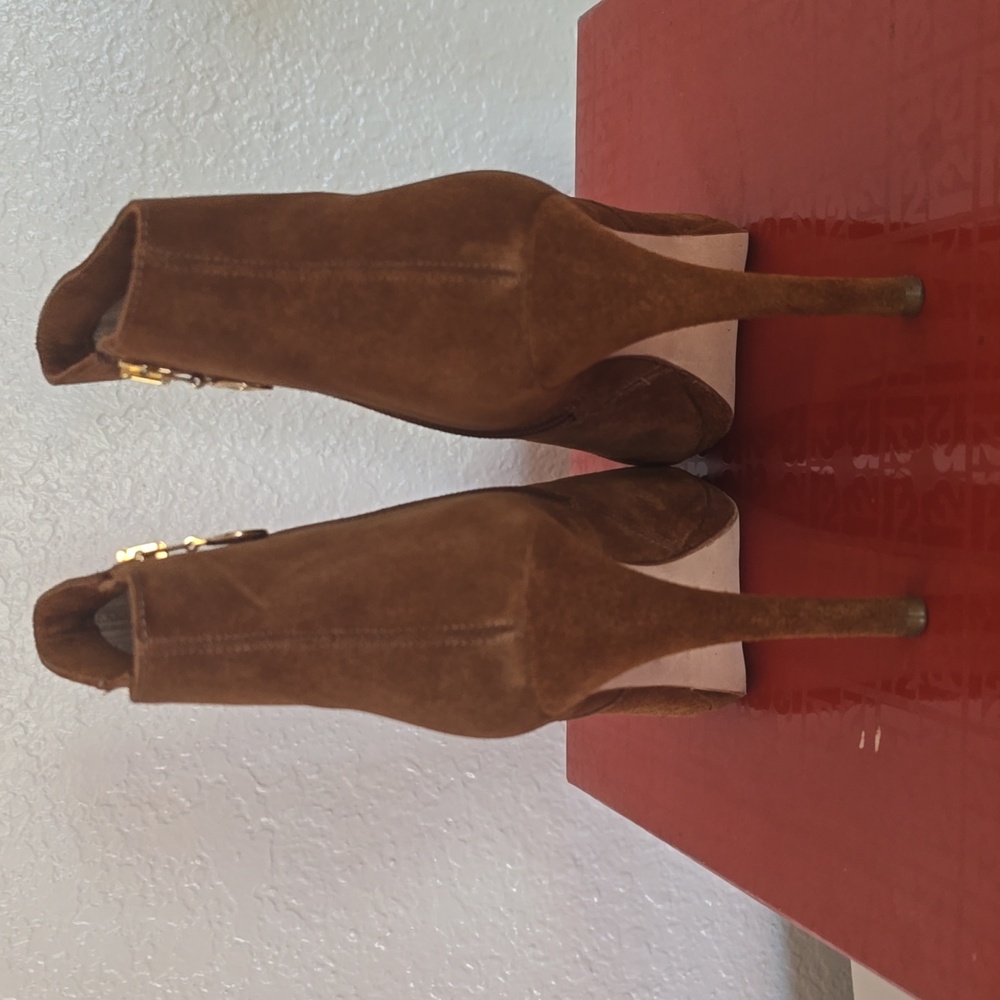 Suede Camel booties 8.5, NWOT - Picture 4 of 10